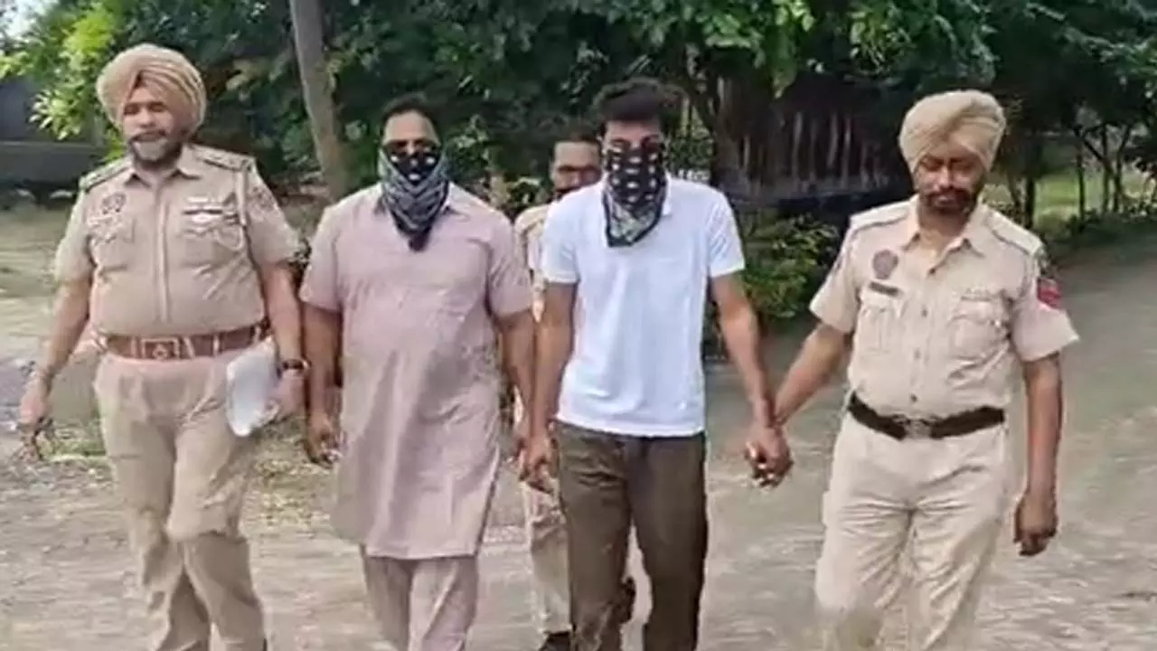 मोगा पुलिस की नशे के खिलाफ बड़ी कार्रवाई, 6 किलो अफीम बरामद मोगा पुलिस की नशे के खिलाफ बड़ी कार्रवाई, 6 किलो अफीम बरामद