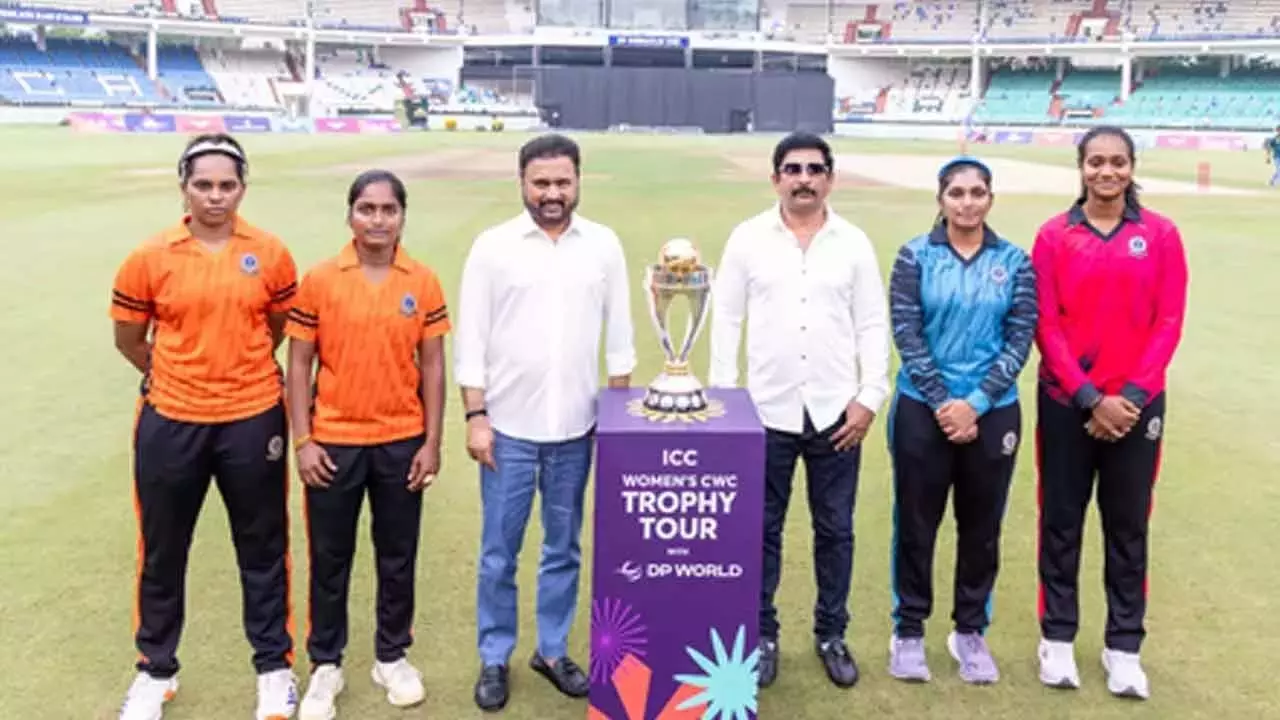 ICC महिला वनडे विश्व कप ट्रॉफी का विशाखापत्तनम में भव्य स्वागत ICC महिला वनडे विश्व कप ट्रॉफी का विशाखापत्तनम में भव्य स्वागत