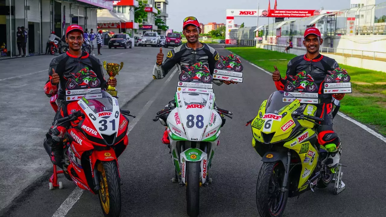 चेन्नई: MRF MMSC FMSCI इंडियन नेशनल मोटरसाइकिल रेसिंग 2025 राउंड-3 में हैदराबाद के रेसर्स ने शानदार प्रदर्शन किया चेन्नई: MRF MMSC FMSCI इंडियन नेशनल मोटरसाइकिल रेसिंग 2025 राउंड-3 में हैदराबाद के रेसर्स ने शानदार प्रदर्शन किया