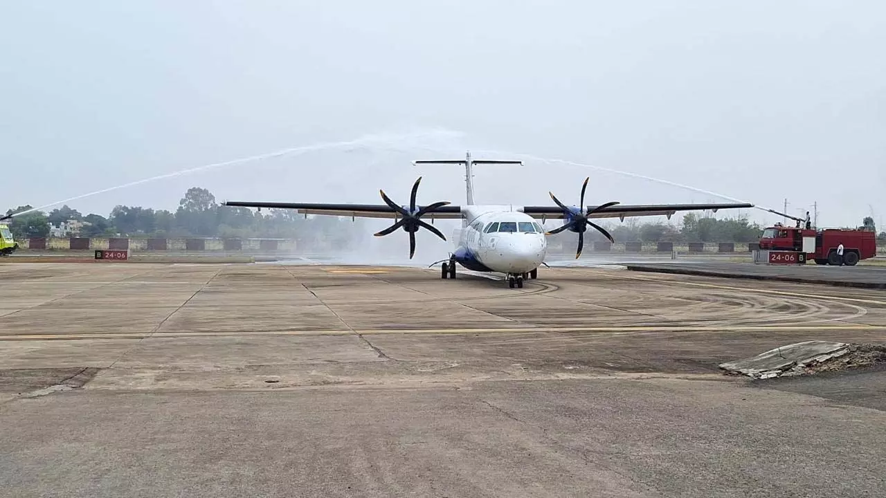 बस्तर एयरपोर्ट से अब तक तीन लाख यात्रियों ने भरी उड़ान बस्तर एयरपोर्ट से अब तक तीन लाख यात्रियों ने भरी उड़ान