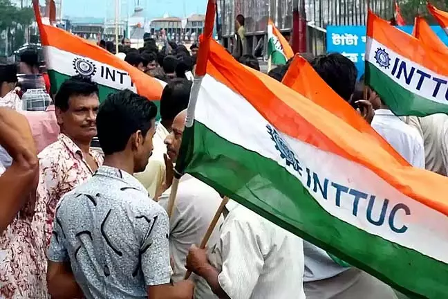 विपक्ष ने नामांकन दाखिल करने में बाधा डालने का आरोप लगाया विपक्ष ने नामांकन दाखिल करने में बाधा डालने का आरोप लगाया