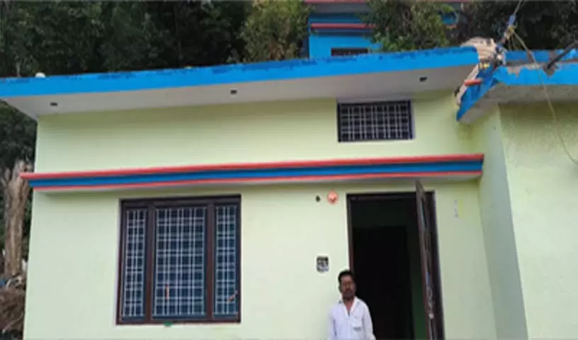 प्रधानमंत्री आवास योजना से चमोली के लाभार्थी को मिला सपनों का घर, जताया पीएम का आभार प्रधानमंत्री आवास योजना से चमोली के लाभार्थी को मिला सपनों का घर, जताया पीएम का आभार