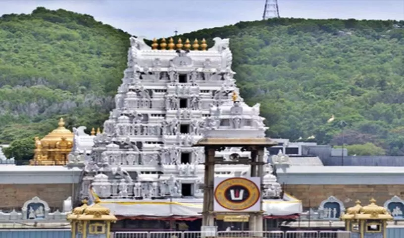 चंद्रग्रहण से पहले आंध्र और तेलंगाना स्थित सभी प्रमुख मंदिरों के कपाट बंद चंद्रग्रहण से पहले आंध्र और तेलंगाना स्थित सभी प्रमुख मंदिरों के कपाट बंद