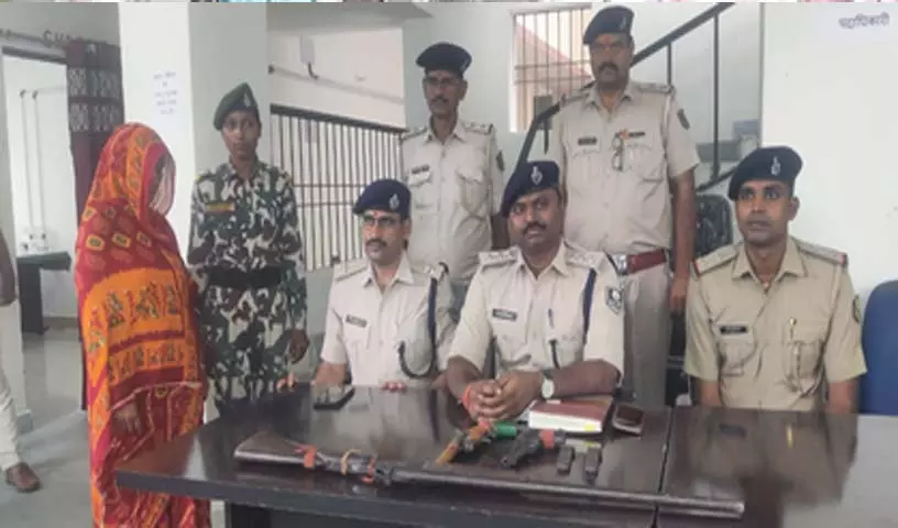 बिहार : मोतिहारी में अवैध हथियारों के साथ महिला गिरफ्तार बिहार : मोतिहारी में अवैध हथियारों के साथ महिला गिरफ्तार