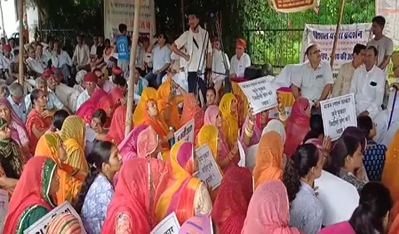 जोधपुर में सफल अभ्यर्थियों के हितों के लिए सर्व समाज ने किया प्रदर्शन जोधपुर में सफल अभ्यर्थियों के हितों के लिए सर्व समाज ने किया प्रदर्शन