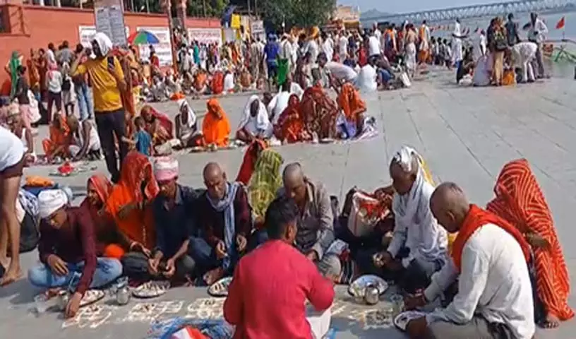 गयाजी में उमड़ा आस्था का सैलाब, पितृपक्ष के पहले दिन श्रद्धालुओं ने देवघाट पर किया पिंडदान गयाजी में उमड़ा आस्था का सैलाब, पितृपक्ष के पहले दिन श्रद्धालुओं ने देवघाट पर किया पिंडदान
