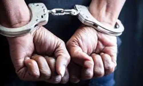 Bulandshahr: जुलूस में लहराया गया फिलिस्तीन झंडा, दो युवक गिरफ्तार Bulandshahr: जुलूस में लहराया गया फिलिस्तीन झंडा, दो युवक गिरफ्तार