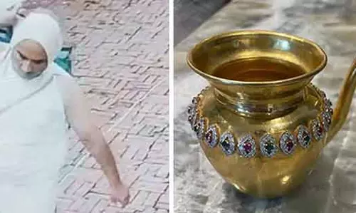 धार्मिक समारोह से एक करोड़ रुपये का कलश चोरी, घटना सीसीटीवी में कैद धार्मिक समारोह से एक करोड़ रुपये का कलश चोरी, घटना सीसीटीवी में कैद