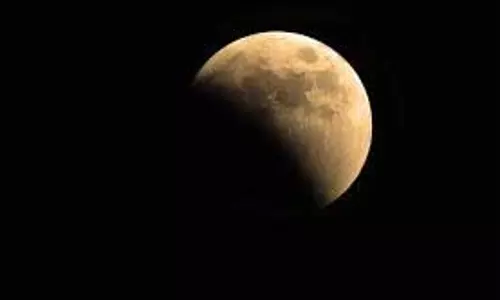 Chandra Grahan 2025: 100 साल बाद दुर्लभ चंद्र ग्रहण, आज इस टाइम से हो जाएं सावधान Chandra Grahan 2025: 100 साल बाद दुर्लभ चंद्र ग्रहण, आज इस टाइम से हो जाएं सावधान