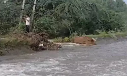 Haryana: राणा माइनर भी देर रात टूटा, एयरपोर्ट की तरफ बढ़ा पानी Haryana: राणा माइनर भी देर रात टूटा, एयरपोर्ट की तरफ बढ़ा पानी