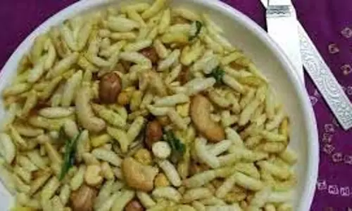 Homemade Murmura Chivda: शाम की चाय के साथ ट्राई करें परफेक्ट मुरमुरा चिवड़ा
