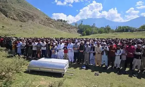 हिमाचल भूस्खलन: गंदेरबल कंगन में तीन मजदूरों के शव दफनाए गए