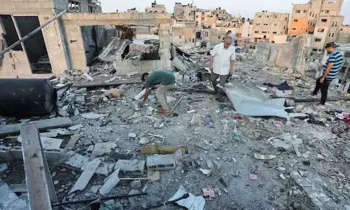 Israel: बमों से दहल उठा यह शहर, मच गया हाहाकार Israel: बमों से दहल उठा यह शहर, मच गया हाहाकार