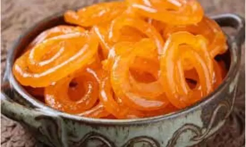 Jalebi Recipe:घर पर बनाएं कुरकुरी और स्वादिष्ट जलेबी Jalebi Recipe:घर पर बनाएं कुरकुरी और स्वादिष्ट जलेबी