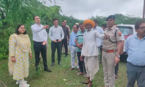 Ajmer: प्रभारी सचिव ने फसल नुकसान का लिया जायजा, राहत देने के निर्देश