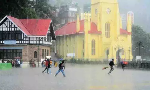 लगातार बारिश के बीच DGP ने पुलिसकर्मियों के लिए निर्देश जारी किए लगातार बारिश के बीच DGP ने पुलिसकर्मियों के लिए निर्देश जारी किए