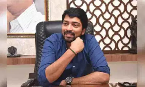 Allari Naresh की अगली फिल्म Naresh65 पारंपरिक पूजा के साथ शुरू हुई Allari Naresh की अगली फिल्म Naresh65 पारंपरिक पूजा के साथ शुरू हुई