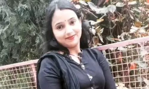 शिक्षिका नम्रता गुप्ता के खिलाफ FIR दर्ज, नौकरी से निकाली गई शिक्षिका नम्रता गुप्ता के खिलाफ FIR दर्ज, नौकरी से निकाली गई