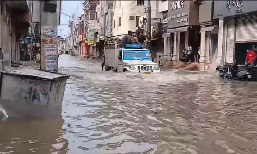 सिरसा में भारी बारिश से जनजीवन अस्त-व्यस्त सिरसा में भारी बारिश से जनजीवन अस्त-व्यस्त