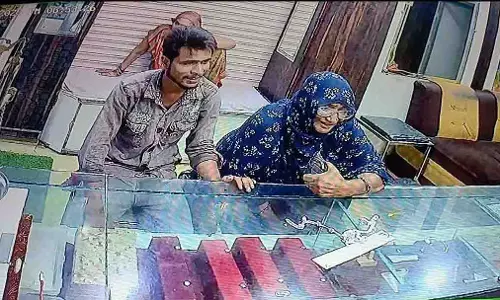 छतरपुर में सोने की अंगूठी चोरी का खुलासा, CCTV में कैद चोर