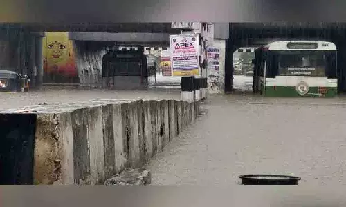 Warangal में भारी बारिश से सामान्य जनजीवन प्रभावित Warangal में भारी बारिश से सामान्य जनजीवन प्रभावित
