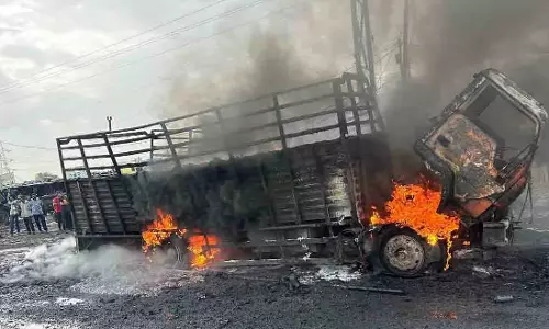 Bhopal: पेंट केमिकल ले जा रहे ट्रक में आग लगी, बड़ा हादसा टला