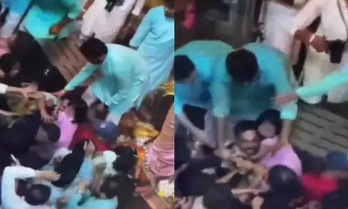 Mumbai: लालबागचा राजा के दर्शन के दौरान श्रद्धालु को थप्पड़ मारे गए