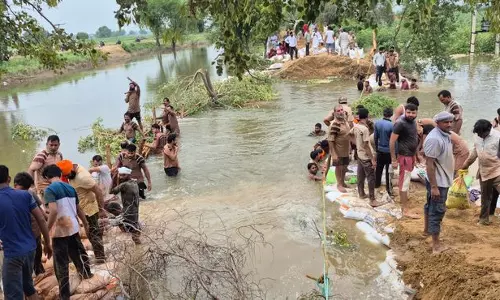 घग्गर नदी उफान पर, Sirsa जिले के कई गांवों में बाढ़ का खतरा घग्गर नदी उफान पर, Sirsa जिले के कई गांवों में बाढ़ का खतरा