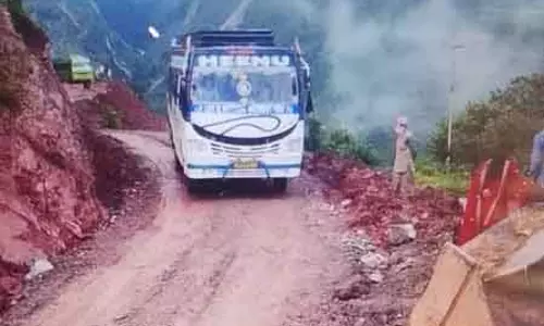 भूस्खलन से क्षतिग्रस्त कठुआ में बीआरओ ने पहाड़ी सड़क बहाल की भूस्खलन से क्षतिग्रस्त कठुआ में बीआरओ ने पहाड़ी सड़क बहाल की
