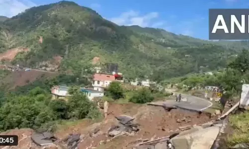 गोलाबारी और बाढ़ के बीच, जम्मू के सीमावर्ती गांव सुरक्षित भविष्य की गुहार लगा रहे गोलाबारी और बाढ़ के बीच, जम्मू के सीमावर्ती गांव सुरक्षित भविष्य की गुहार लगा रहे