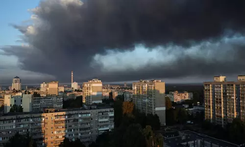 Russia ने यूक्रेन की सरकारी इमारत पर हमला कर संघर्ष का सबसे बड़ा किया हमला