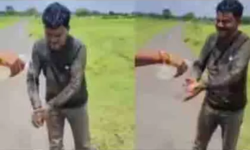 Madhya Pradesh: सरपंच कीचड़ में गिरे, मृत घोषित, चमत्कारिक ढंग से बचे Madhya Pradesh: सरपंच कीचड़ में गिरे, मृत घोषित, चमत्कारिक ढंग से बचे