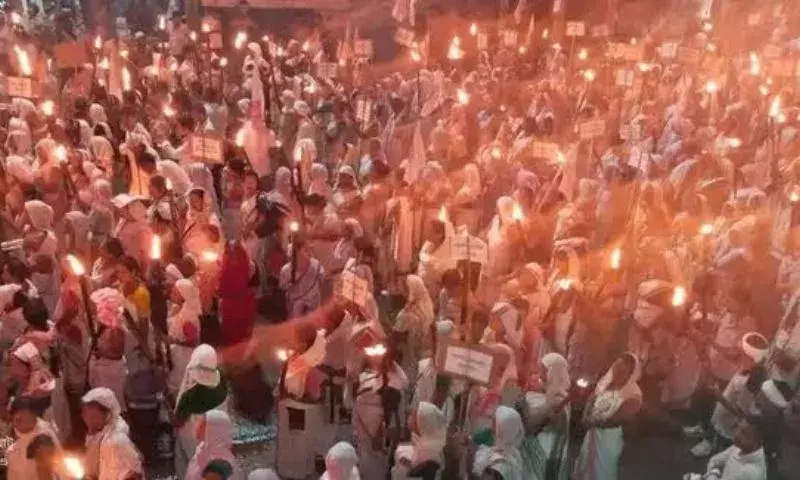 Assam : विरोध प्रदर्शन और रिश्वतखोरी आरोपों से तनाव Assam : विरोध प्रदर्शन और रिश्वतखोरी आरोपों से तनाव