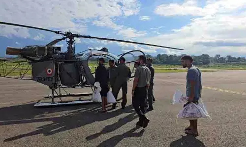 Chamba के बड़ा भंगाल में राशन और दवाइयां हवाई मार्ग से पहुंचाई गईं Chamba के बड़ा भंगाल में राशन और दवाइयां हवाई मार्ग से पहुंचाई गईं