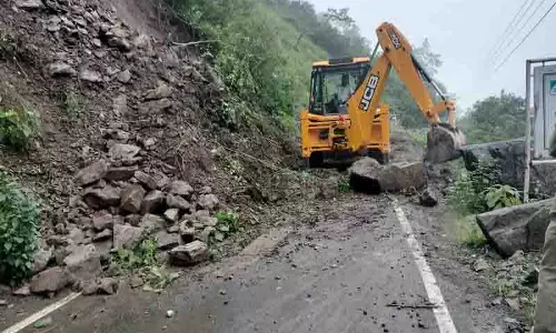 बर्बादी की बारिश, निराशा की बाढ़ में डूबा Solan बर्बादी की बारिश, निराशा की बाढ़ में डूबा Solan