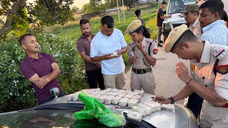 Assam पुलिस ने 10 करोड़ रुपये मूल्य की प्रतिबंधित याबा टैबलेट के साथ एक व्यक्ति को गिरफ्तार Assam पुलिस ने 10 करोड़ रुपये मूल्य की प्रतिबंधित याबा टैबलेट के साथ एक व्यक्ति को गिरफ्तार