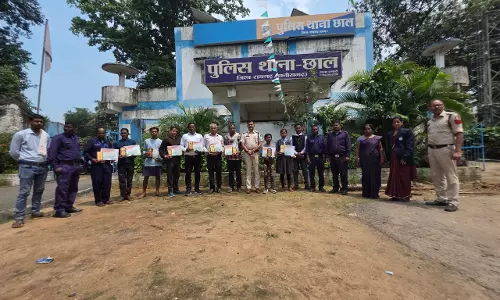 छाल और जूटमिल पुलिस ने शिक्षकों, छात्रों और समाजसेवियों को किया सम्मानित