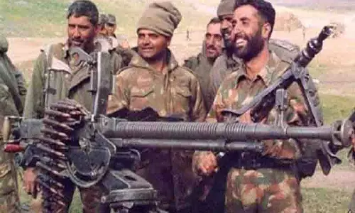 वीर कैप्टन जिन्होंने Kargil में विजय पताका फहराने के लिए मौत को मात दी वीर कैप्टन जिन्होंने Kargil में विजय पताका फहराने के लिए मौत को मात दी
