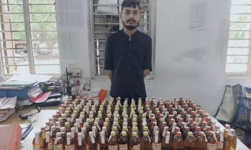 सड्डू में शराब सप्लाई, युवक गिरफ्तार सड्डू में शराब सप्लाई, युवक गिरफ्तार
