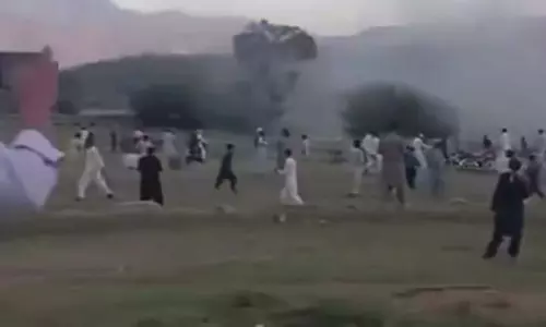 Khyber Pakhtunkhwa में क्रिकेट मैदान पर घातक बम विस्फोट, कई घायल Khyber Pakhtunkhwa में क्रिकेट मैदान पर घातक बम विस्फोट, कई घायल