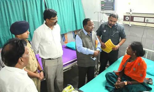 लुत्ती डैम टूटने से प्रभावित ग्रामीणों का हाल चाल जानने अस्पताल पहुंचे कृषि मंत्री नेताम