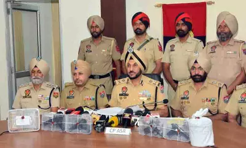 Amritsar: सीमा पार से मादक पदार्थ और हथियार तस्करी रैकेट का भंडाफोड़, 3 गिरफ्तार