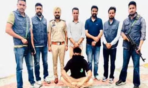 Punjab: गैंगवार की तैयारी नाकाम, गोल्डी बराड़ के आदमी से हथियार बरामद Punjab: गैंगवार की तैयारी नाकाम, गोल्डी बराड़ के आदमी से हथियार बरामद