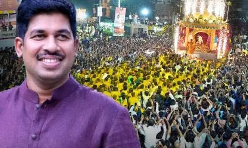 Grand Farewell: भाऊसाहेब रंगारी गणपति के लिए भव्य जुलूस और पुष्प वर्षा! Grand Farewell: भाऊसाहेब रंगारी गणपति के लिए भव्य जुलूस और पुष्प वर्षा!
