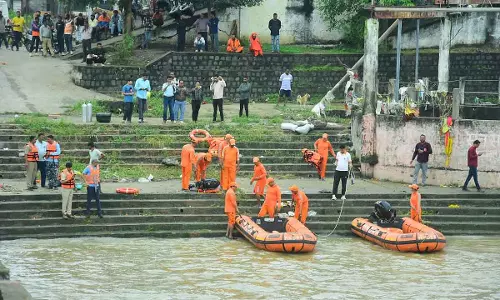 Ujjain: क्षिप्रा नदी में कार गिरने से दो पुलिसकर्मियों के शव बरामद