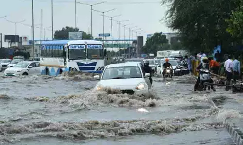 बारिश से Zirakpur की सड़कें जलमग्न, यात्री परेशान