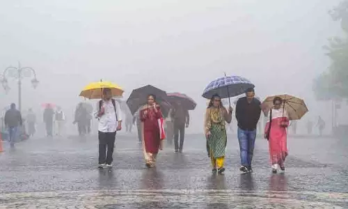 Himachal के 6 जिलों में भारी बारिश का अनुमान, 869 सड़कें अवरुद्ध Himachal के 6 जिलों में भारी बारिश का अनुमान, 869 सड़कें अवरुद्ध