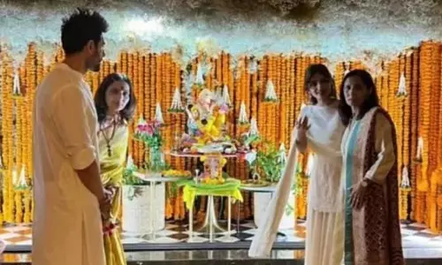 गणपति बाप्पा के स्वागत में साथ नजर आए कार्तिक और श्रीलीला, तस्वीरें वायरल गणपति बाप्पा के स्वागत में साथ नजर आए कार्तिक और श्रीलीला, तस्वीरें वायरल