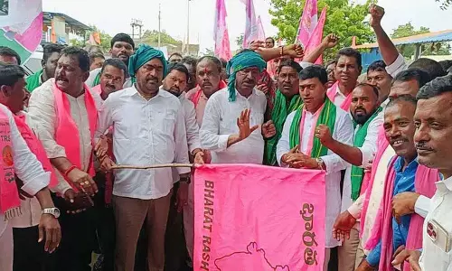 वे दोनों धोखेबाज हैं: पूर्व मंत्री Errabelli