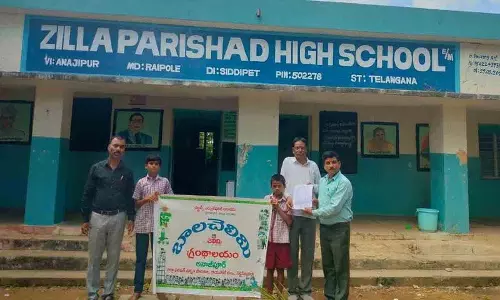 हमें पुस्तकालय का उपयोग करना चाहिए: Vedha Kumar हमें पुस्तकालय का उपयोग करना चाहिए: Vedha Kumar